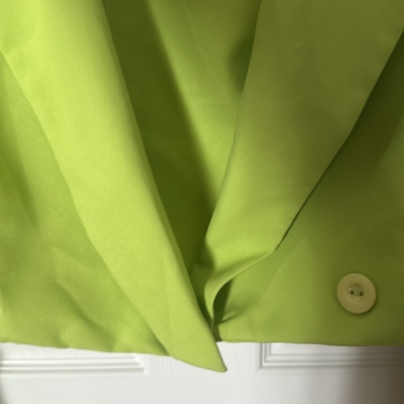 PrettyLittleThing Women's Lime Green Cropped Blazer size 4/small - Picture 3 of 4